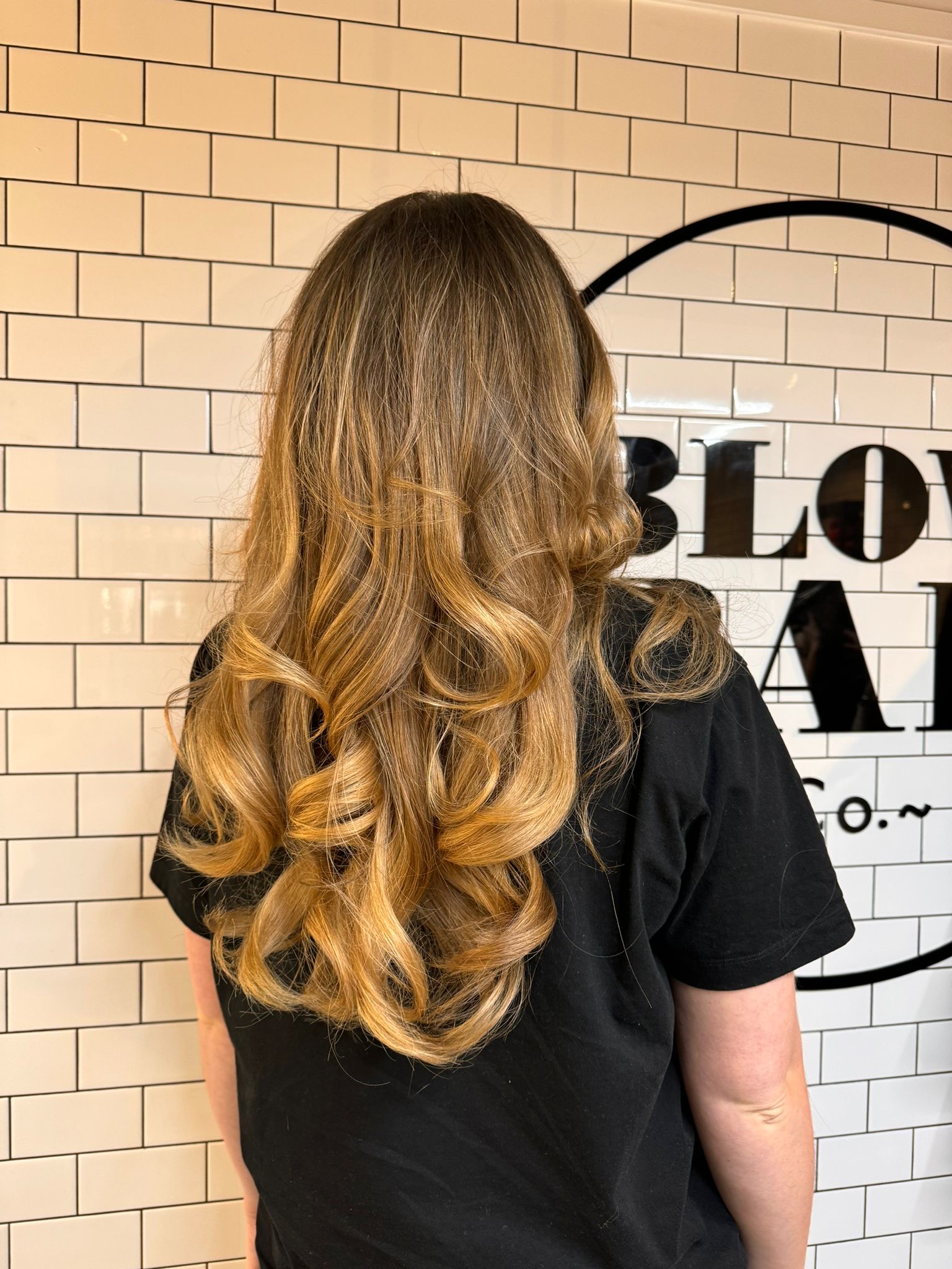 Caramel balayage on Soph today, finished with a glassy bouncy blow